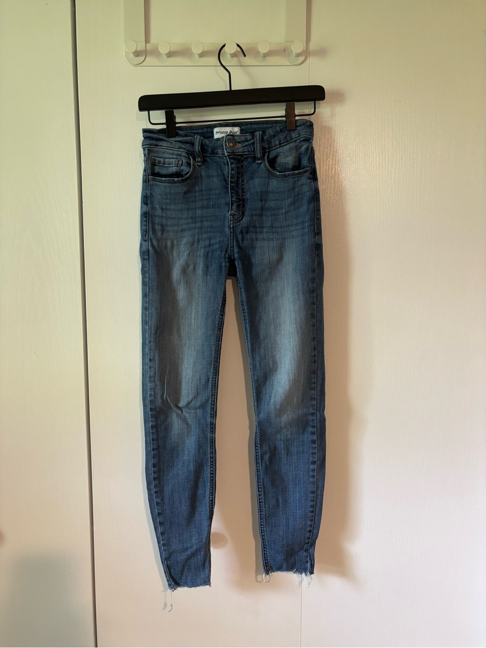 Skinny Mid-Blue Jeans with Raw Hem